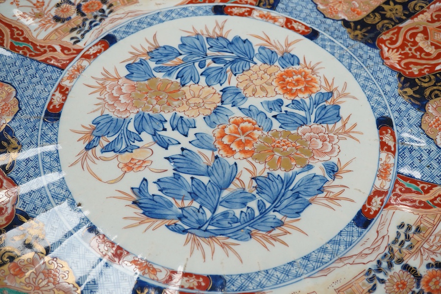 A large Japanese Imari charger, Meiji period (1868-1912), 62cm